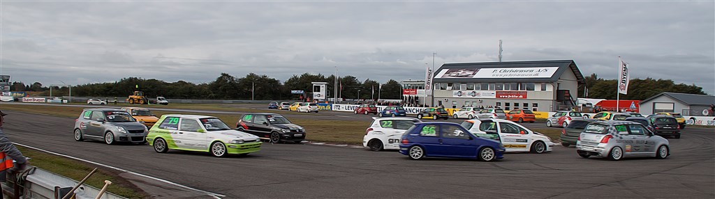 Hele feltet under starten af heat 1
(Foto: Ulrik Ærenlund)